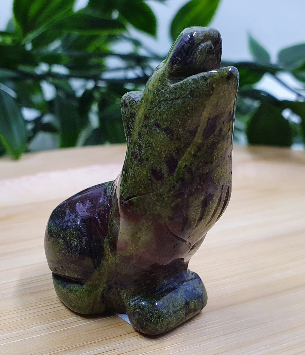 Dragons Blood Howling Wolf Carving